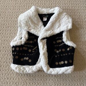 Faux suede cropped black vest with faux fur trim